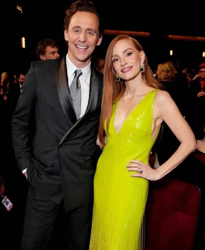 TomHidFansLATAM's tweet image. Hagamos un #trowbackthursday al 2024 donde Tom y Jessica Chastain se encontraron en los premios Emmy. 

#TomHiddleston #JessicaChastain #tbt
