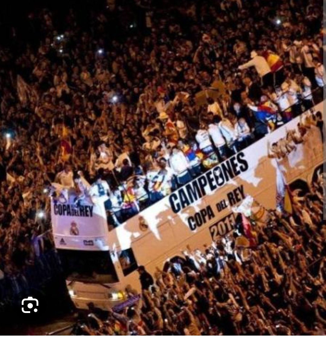 ricelprimero's tweet photo. El Trampas colapsó La Cibeles por una Copa del Rey en 2011 gracias a que le anularon un gol por 'offside" a Pedro y xq pusieron 5 defensas y 3 pivotes 😂😂😂😂 @__ElBicho007 @ElInmortal____ @AdriRM33 🖐️🖐️🖐️🖐️🖐️🖐️🖐️🖐️ ya perdí la cuenta de las manitas desde 1994😂😂😂 https://t.co/EwPXqOm9p9