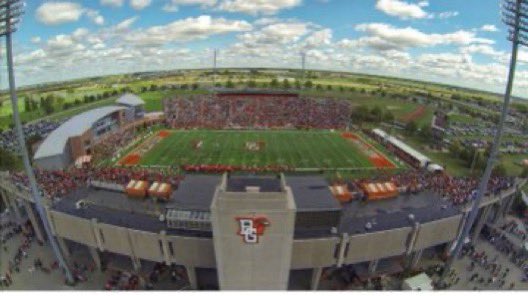 _Achapman19's tweet photo. Extremely blessed to receive my first division 1 offer from Bowling Green State university @BG_Football @CoachJGonz @coachdixon_OLSM @TrajanASeay @ReggieWynns @AllenTrieu @TheD_Zone #AGTG https://t.co/fNoVDHze6H