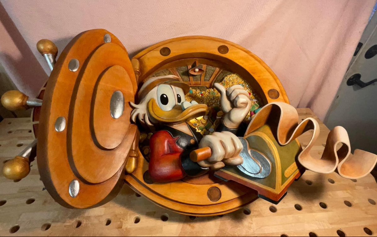 Raymond_Kinman's tweet photo. I was recently commissioned by a Disney collector to hand-carve this (very challenging!) Scrooge McDuck-themed faux wall safe from jelutong wood for their home office.
#DisneyArt #ScroogeMcDuck #HandCarved #WoodCarving #CustomArt #DisneyCollector #DisneyFandom https://t.co/4S9rKbwPFk