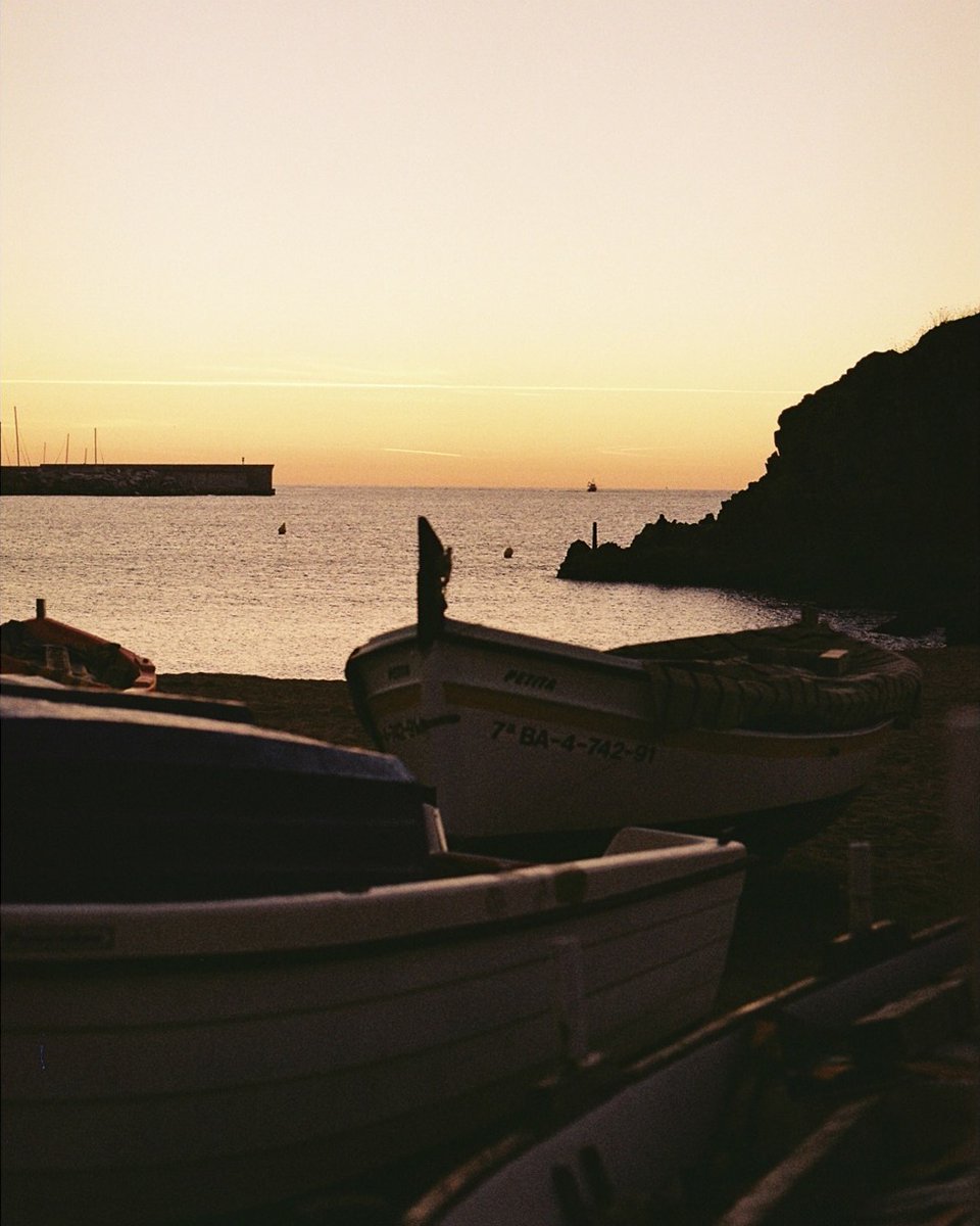 Blanes no es mira... es descobreix racó a racó. 😍🧡 Quin és el vostre preferit? 

Blanes no se mira... se descubre rincón a rincón. 😍🧡 ¿Cuál es vuestro favorito?

📸 IG sam.shoots.film_

#blanes #blanesarrandemar #arrandemar #blanescostabrava