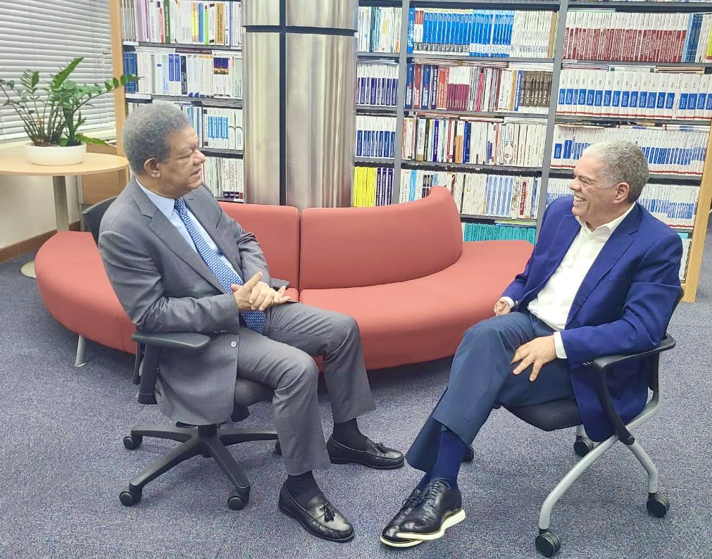 Encuentro de inicio de año con el ex presidente <a href="/LeonelFernandez/">Leonel Fernández</a>, líder de <a href="/FPcomunica/">@Fuerza del Pueblo (FP)</a>, para intercambiar saludos, expresar parabienes y dar un vistazo a la situación general de la nación. Desde AVANCEMOS reafirmamos el compromiso con el fortalecimiento de La Oposición política.