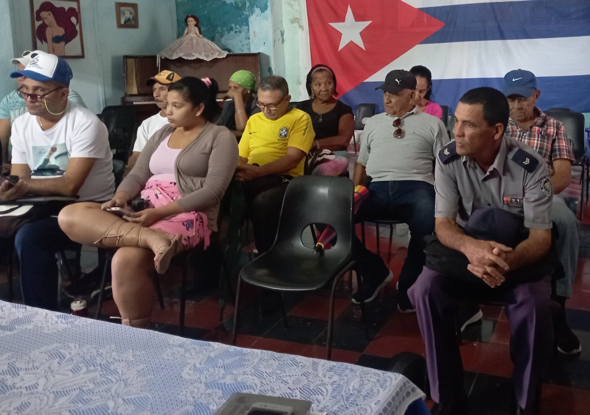 Comunicado43424's tweet photo. #Cuba 🇨🇺✊ Acontece la reunión del Consejo Popular Celia Sánchez Manduley con la presencia de la Secretaria  de la #AsambleaPoderPopular municipal. 

#GobiernoManzanillo
#ManzanilloAvanza
#GranmaVencerá
#GenteQueSuma
#Cuba 🇨🇺  
#PoderDelPueblo
#JuntosPodemos 
#LaPremisaEsHacer https://t.co/8xTLzq4EOx