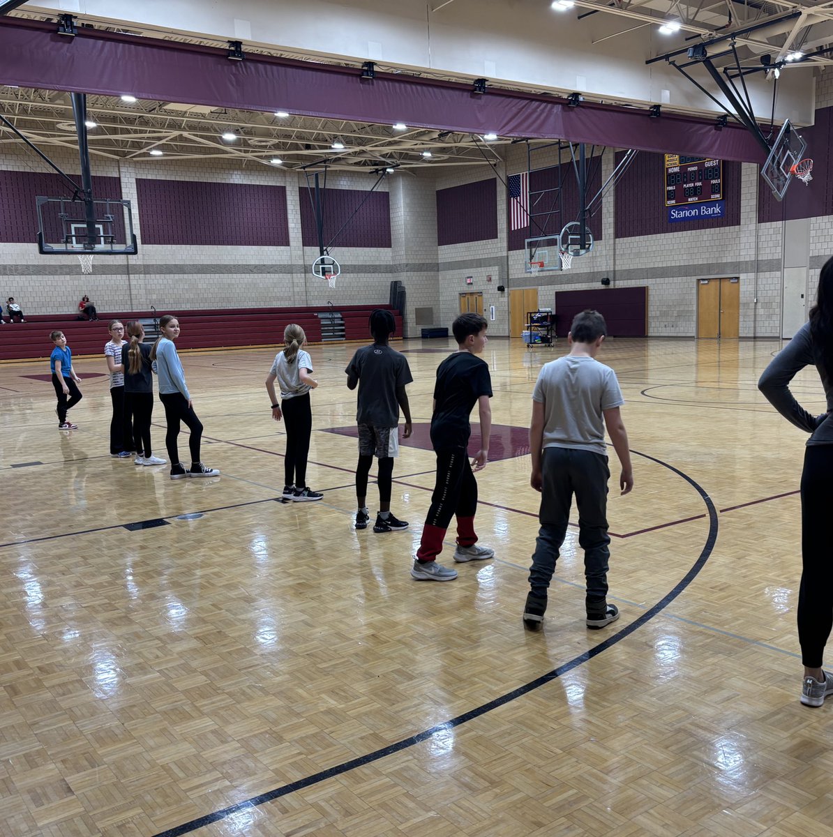 LeahWPE's tweet photo. Building a culture! Pacer Thursdays before school! All achieving personal bests and meeting set goals! Staff joined too! @SimleMiddle @BismarckSchools @GopherSport @NDSHAPE @DrJoeDeutsch #learnbps @MrLamberth https://t.co/aa2nz4yLzk