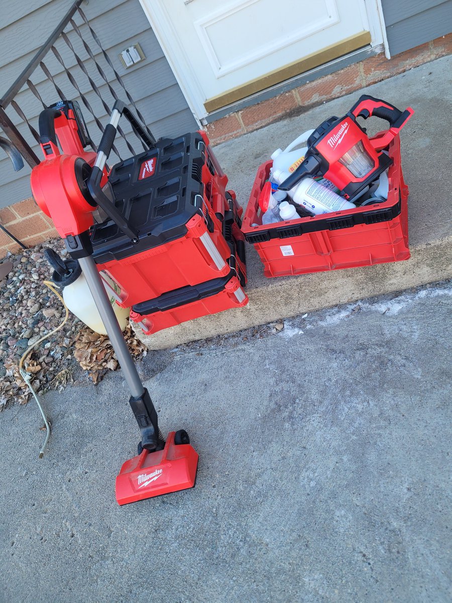 Am I a house cleaner or a <a href="/MilwaukeeTool/">Milwaukee Tool</a> sales rep🤣🤣