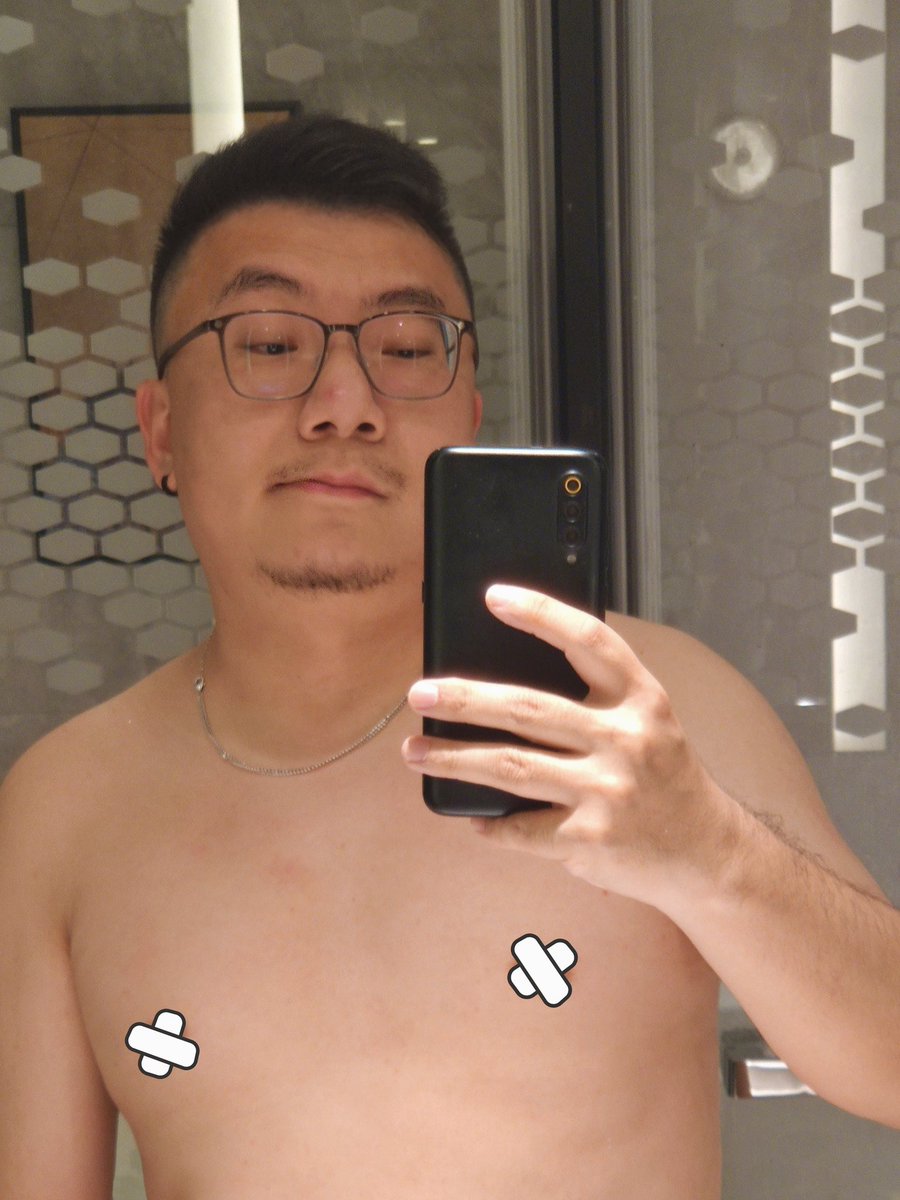 鼻にニキビができた😫