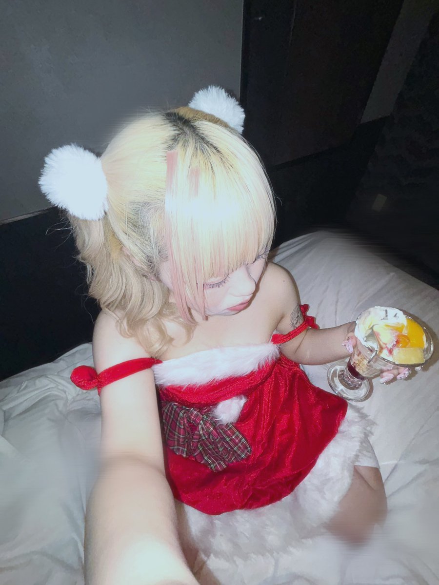 0mei15's tweet photo. 時差、 #santa #costumeplay #cosplay #gothic https://t.co/aN7qTKHl21