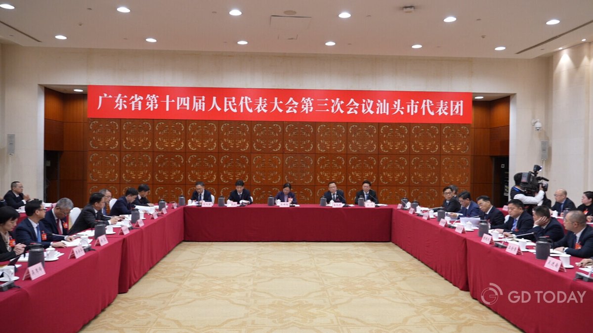 thisisGBA's tweet photo. #2025GDTwoSessions | The third session of the 14th #Guangdong Provincial People's Congress kicked off in Guangzhou on the morning of January 15. During the conference, the city of #Shantou held its Open Day in the afternoon on the same day.

Chen Tao, Mayor of Shantou introduced that Shantou will focus on establishing connections with the Guangdong-Hong Kong-Macao #GreaterBayArea by building three more high-speed railways. "We will build a one-hour life circle with the cities in the Guangdong-Hong Kong-Macao Greater Bay Area," Chen added.

https://t.co/ElZm8A0A25