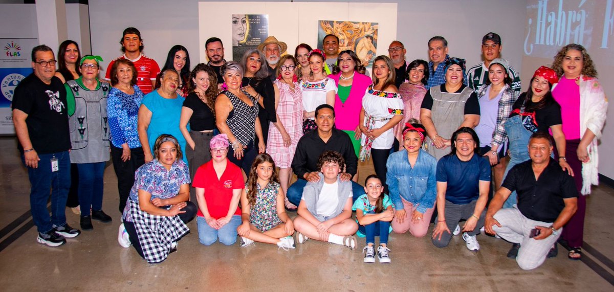 vangelo14's tweet photo. @poplabmx @nenaorantes @Claudiashein @arnoldocuellaro El grupo de Comunitario de Teatro "Mex-I-Can, Historias de Resiliencia y Triunfo Migrante" apoyado, organizado y promovido por la @ConsulMexHou aqui en Houston, Tx ensayando en el edif del Consulado, Domingos x mas de 7 meses! Gracias Maria Elena Orantes #Opendoors https://t.co/lfVRzcdptX
