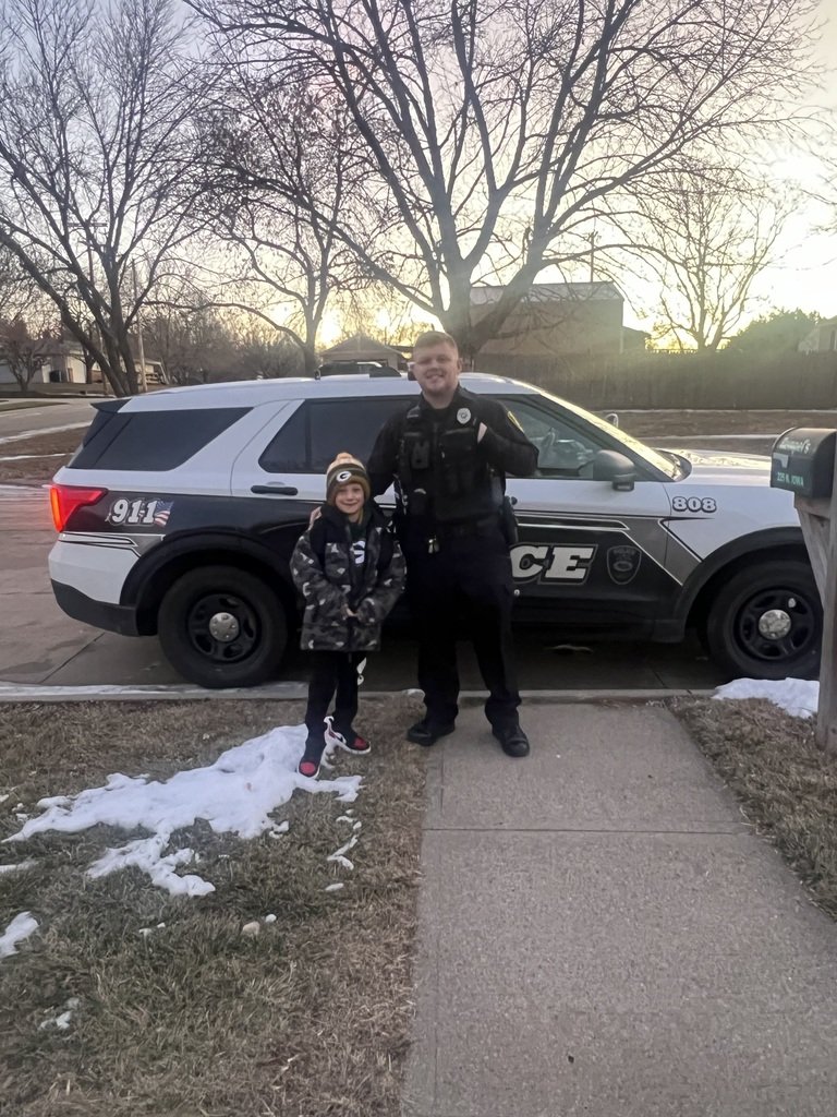 EFYork's tweet photo. 🚨 VIP drop-off! Jordan arrived at school in style this morning👮♂️ His family won the "Ride to School in a Police Car" silent auction item at our Believe fundraiser. Thanks, Officer! 🚔💙 🚔 #BelieveInOurFuture #VIPArrival #CommunitySupport https://t.co/4LNeRd4JhQ