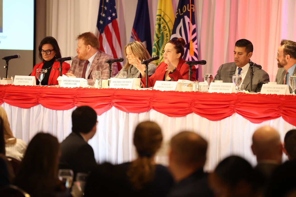 RochesterChambr's tweet photo. Our Legislative Breakfast may have ended, but our work is far from over. We will continue to work with our partners in government to advocate for the #GreaterROC business community all year.

Thanks to our legislators for making time to join us, and to all attendees for coming! https://t.co/yJ5X8jbaqO