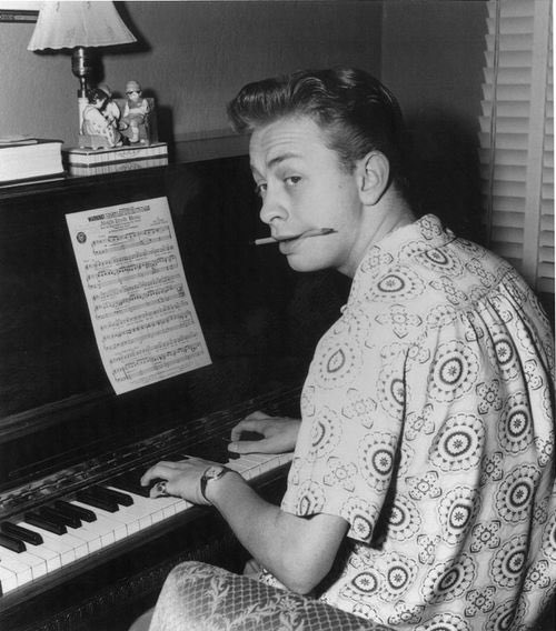soyuerf's tweet photo. Cazca hosts the composer, arranger, drummer and jazz singer Mel Tormé this week 🎤🙏 #meltorme #cazca Free Language of the Music, every Thursday 21:00, Friday 14:00 GMT+3 waiting for you...Firuz Soyuer @joyjazzradio #jazzrules https://t.co/AvgNhlfEnc https://t.co/EhtCszjjHs