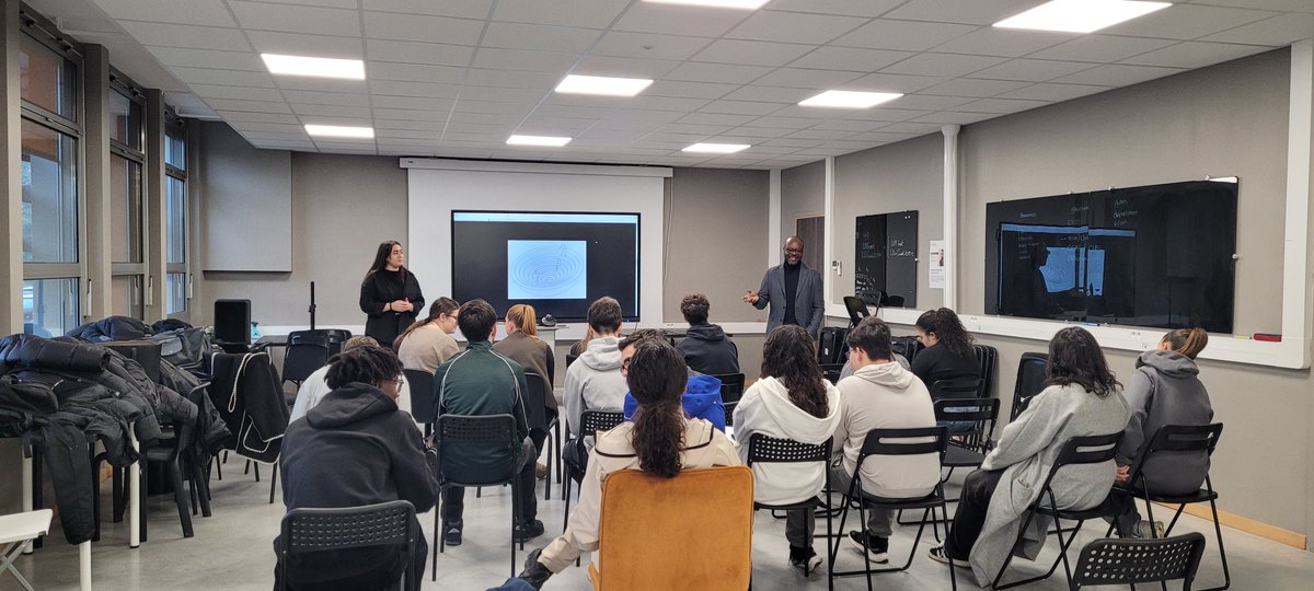 Une sortie passionnante avec les élèves de TSTMG5 au <a href="/LLVallee/">Louvre Lens Vallée</a> . Un immense merci à l'équipe pour leur accueil chaleureux et leur présentation inspirante. Une matinée enrichissante qui a permis de découvrir l'univers de l'innovation, de la culture et de l'entrepreneuriat.