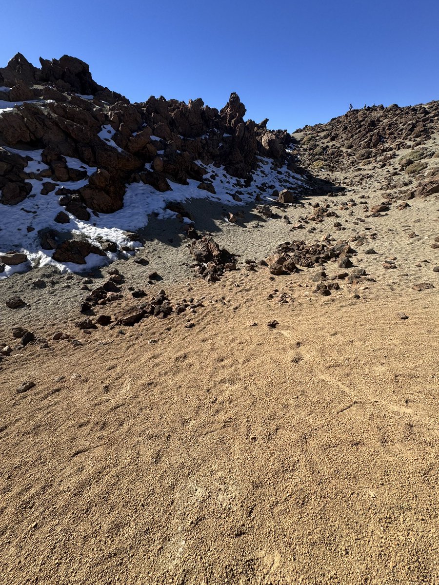 BrunoBaratti's tweet photo. Landing! #mars #vulcan #rock #teide #tenerife https://t.co/Pnul32gfVL