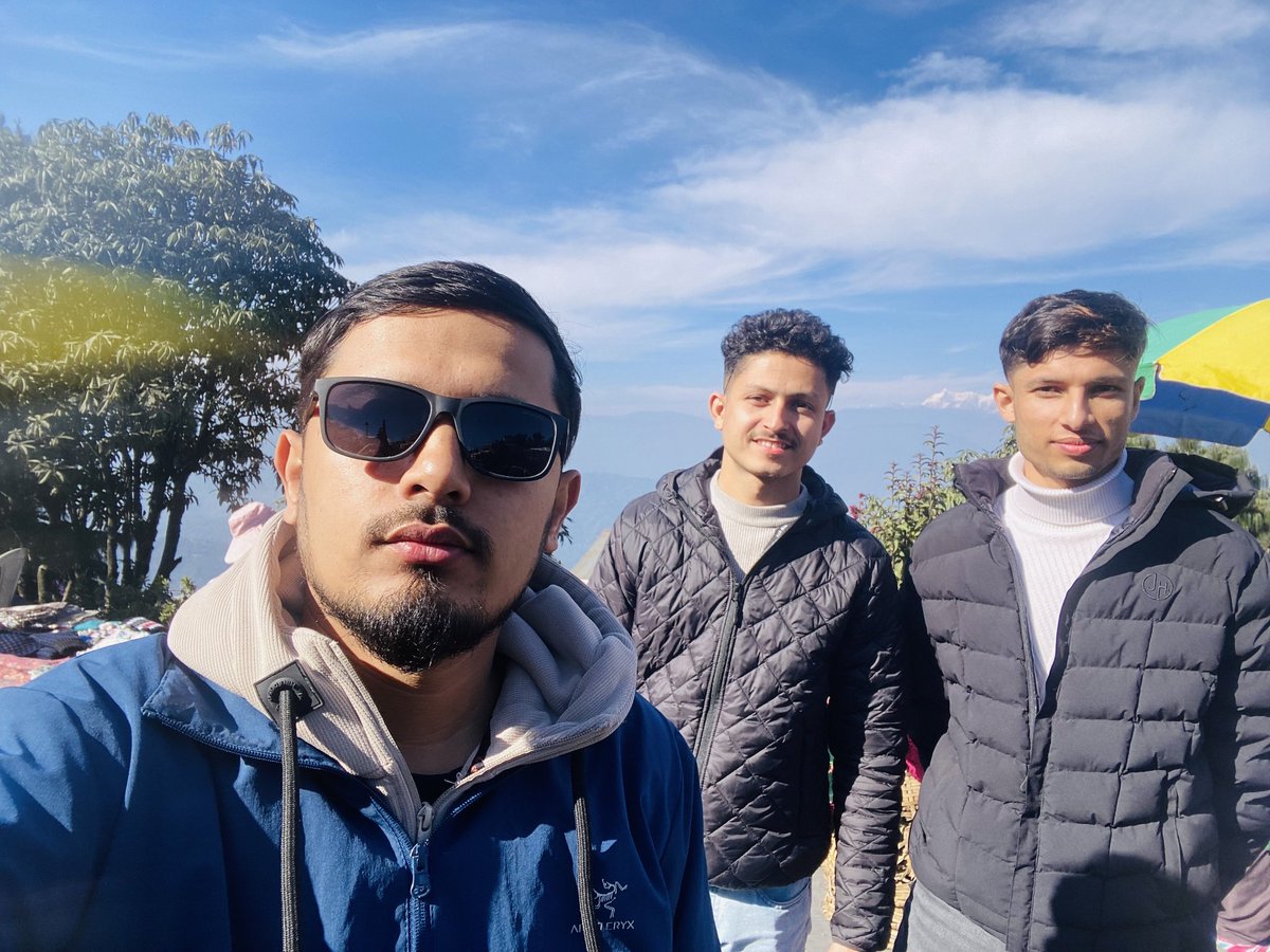 BhattraiBal's tweet photo. People may you know... Ko xodo people may i know know ke stha gumo 🔋🌃🌅 https://t.co/LG1LRKj7Fe
