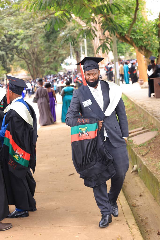 MBU's tweet image. Radio &amp;amp; Weasel’s ex-manager @breadkenneth graduates 🎓 

Congratulations!!