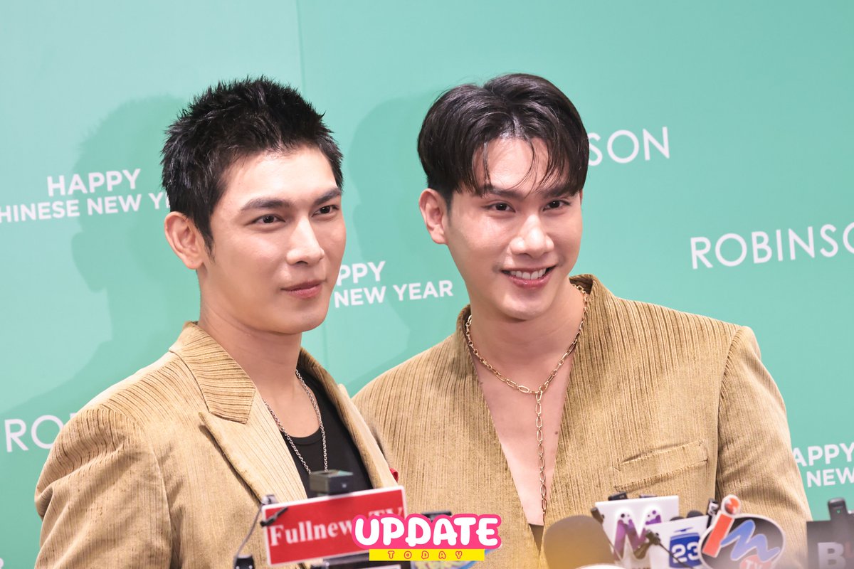 Update__today's tweet photo. " มิว-ตุลย์ " ในงาน "ROBINSON HAPPY CHINESE NEW YEAR 2025" (โรบินสัน แฮปปี้ ไชนีส นิวเยียร์ 2025) ในคอนเซปต์ "เริ่มต้นช้อปปีใหม่ที่โรบินสัน"

MEWTUL CNY AT ROBINSON

#RobinsonXMewTul
#RobinsonCNYxMewTul
#MewTul #mewsuppasit #Tul_Pakorn
#RobinsonCNY2025 #RobinsonHappyChineseNewYear2025
#UPDATETODAY #ข่าวบันเทิง