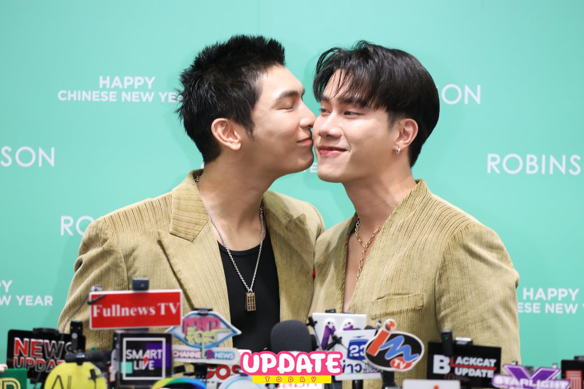 Update__today's tweet photo. " มิว-ตุลย์ " ในงาน "ROBINSON HAPPY CHINESE NEW YEAR 2025" (โรบินสัน แฮปปี้ ไชนีส นิวเยียร์ 2025) ในคอนเซปต์ "เริ่มต้นช้อปปีใหม่ที่โรบินสัน"

MEWTUL CNY AT ROBINSON

#RobinsonXMewTul
#RobinsonCNYxMewTul
#MewTul #mewsuppasit #Tul_Pakorn
#RobinsonCNY2025 #RobinsonHappyChineseNewYear2025
#UPDATETODAY #ข่าวบันเทิง