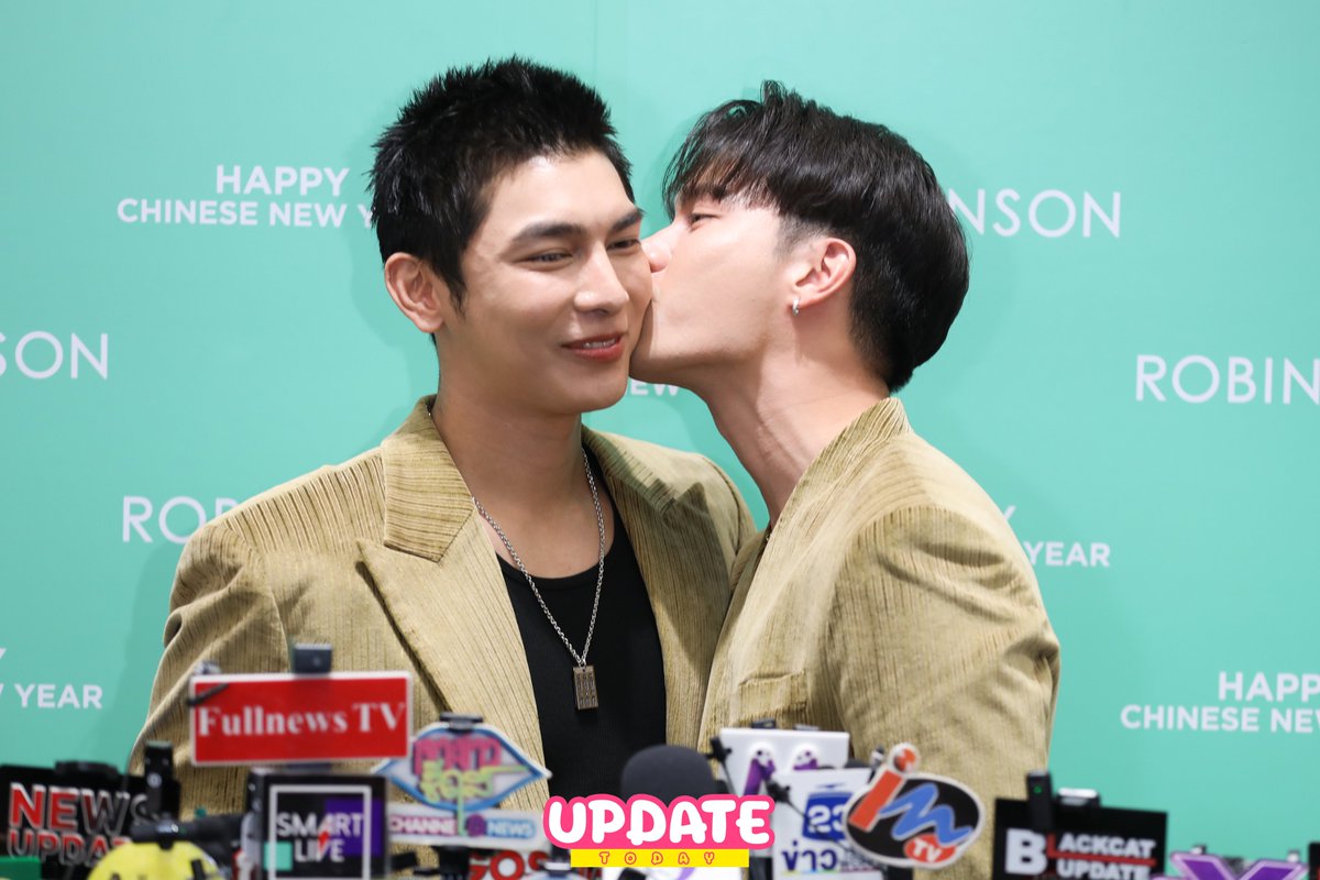 Update__today's tweet photo. " มิว-ตุลย์ " ในงาน "ROBINSON HAPPY CHINESE NEW YEAR 2025" (โรบินสัน แฮปปี้ ไชนีส นิวเยียร์ 2025) ในคอนเซปต์ "เริ่มต้นช้อปปีใหม่ที่โรบินสัน"

MEWTUL CNY AT ROBINSON

#RobinsonXMewTul
#RobinsonCNYxMewTul
#MewTul #mewsuppasit #Tul_Pakorn
#RobinsonCNY2025 #RobinsonHappyChineseNewYear2025
#UPDATETODAY #ข่าวบันเทิง