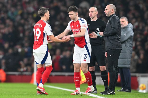 JobRobin1's tweet photo. Au-delà de son but, Trossard a livré un match complet en restant fidèle aux consignes d'Arteta à la perte du ballon. Remplacé à la 77e minute par Tierney, arrière latéral de formation. https://t.co/2IfoGhZswn