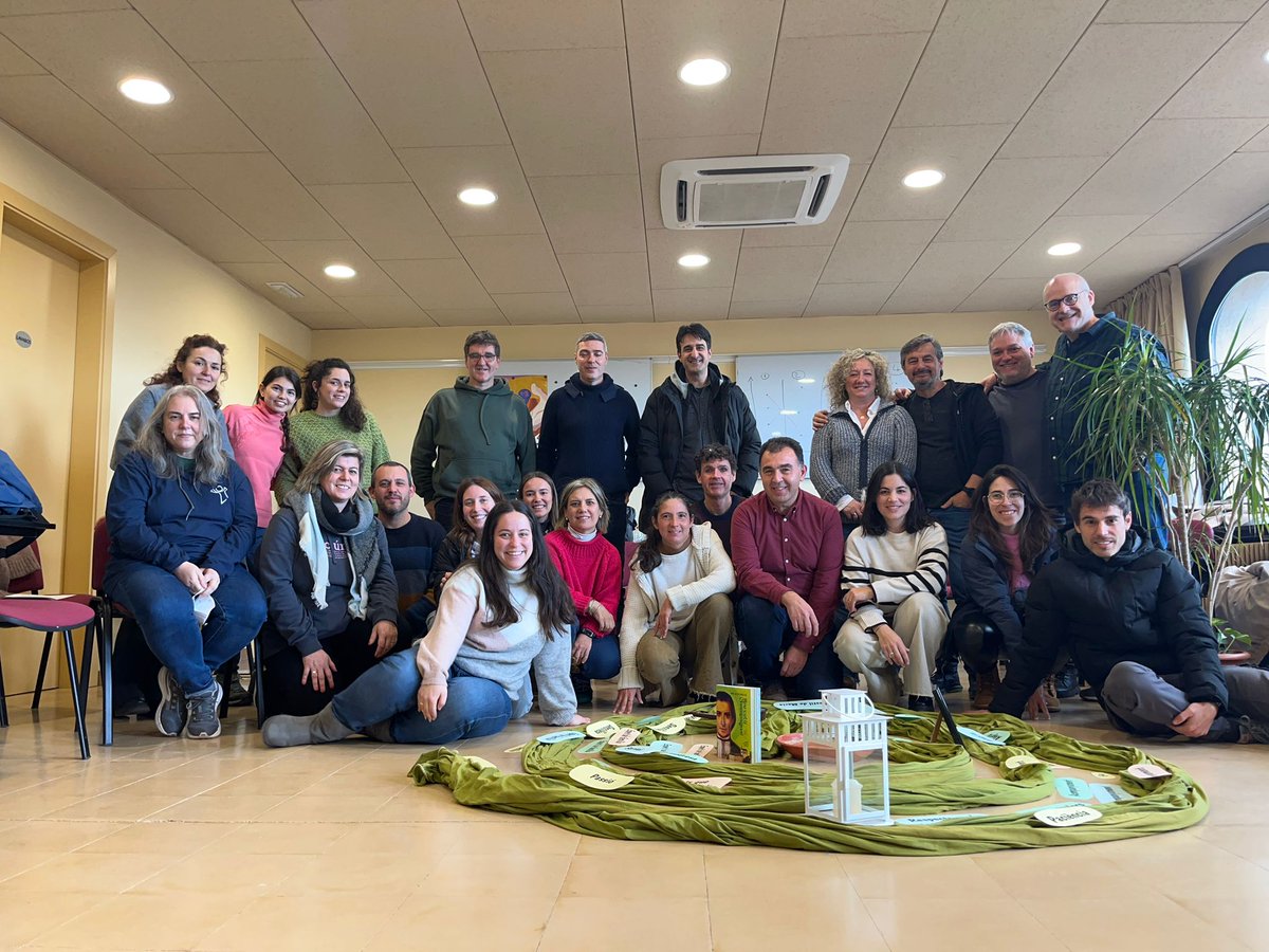 MaristesCat's tweet photo. Avui hem celebrat a @mogentllinars l’assemblea conjunta de Pastoral d'escoles i obres socials. Reflexió conjunta sobre com cuidar la vida #marista a les obres educatives. Diàleg, escolta activa i compromís per continuar tenint cura dels valors #maristes cada dia. #Comptaambmi https://t.co/YGXmb2tqC9