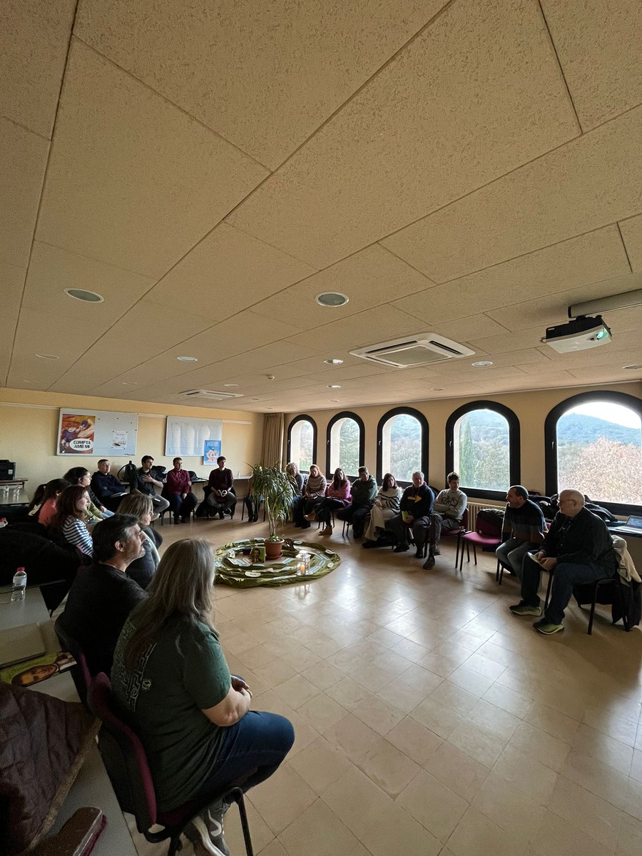 MaristesCat's tweet photo. Avui hem celebrat a @mogentllinars l’assemblea conjunta de Pastoral d'escoles i obres socials. Reflexió conjunta sobre com cuidar la vida #marista a les obres educatives. Diàleg, escolta activa i compromís per continuar tenint cura dels valors #maristes cada dia. #Comptaambmi https://t.co/YGXmb2tqC9