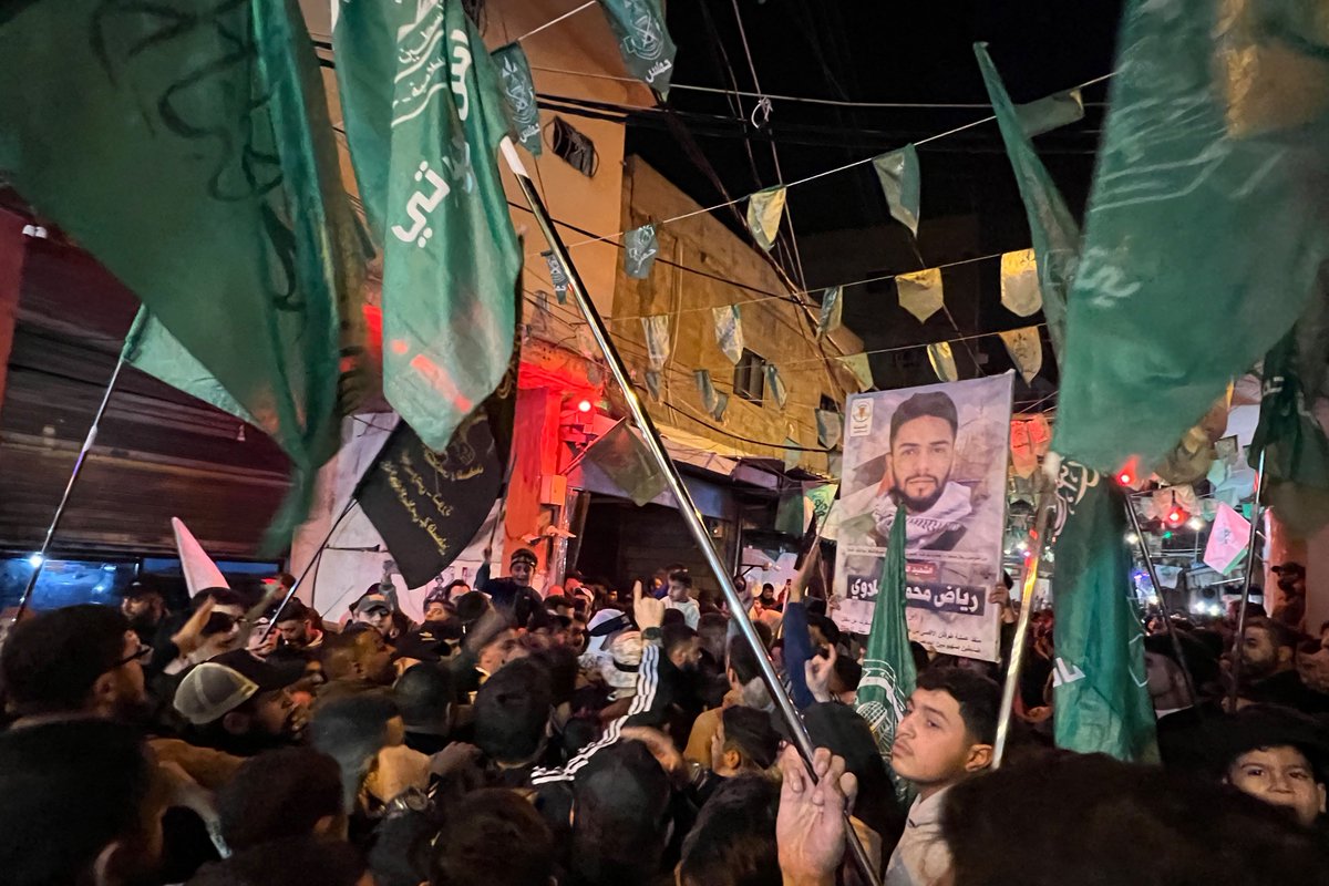 LaJornada's tweet photo. #LaJornadaOpina | Gaza: tregua engañosa

Es entendible la respuesta jubilosa de los #gazatíes, quienes por primera vez en más de 450 días acarician la posibilidad de entablar una conversación, de caminar entre los escombros y de irse a dormir sin el terror de que un misil los aniquile a ellos o a sus familias. Sin embargo, la tregua está muy lejos de significar la #paz.

https://t.co/8dfxExg0GW