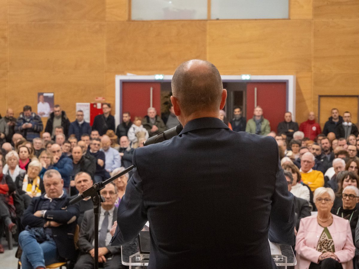 Retour sur ma cérémonie des voeux d’hier soir, ayant rassemblé plus de 400 personnes. J’ai souhaité mettre à l’honneur certain.e.s habitant.e.s, qui dans un contexte national et international fracturé, illustrent espoir et bienveillance.