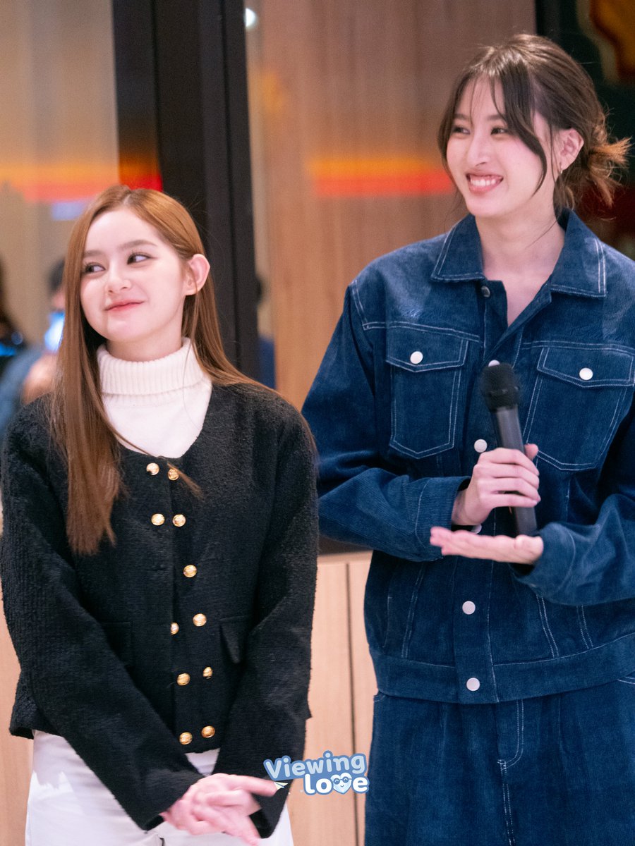 Viewinglove_'s tweet photo. พี่โอ๊ตกับน้องเนเน่น่ารักมั้ยงับบบ

US PRESS TOUR
#USTheSeriesLIVE #viewbenyapa 
#ViewMim #วิวมิ้ม https://t.co/y67sScsQIG