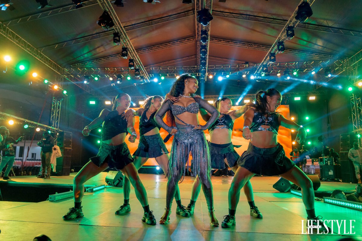 CapitalFMKenya's tweet photo. Despite the smooth execution of the event, there were brief moments of disruption outside the venue when a few fans, attempted to access the event without tickets forcefully. 

#CapitalLifestyle #RahaFest #TBT https://t.co/d60zLXfWEY