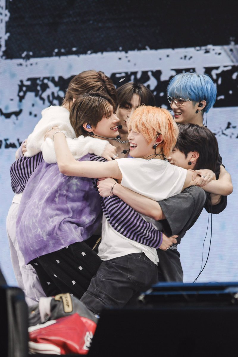 Violet_TEN10's tweet photo. #WayV_6thAnniversary
#威神V出道六周年快乐
#웨이션브이6주년축하
#HappyWayVDay

웨둥이들 6주년 너무 축하하고!!
항상 건강하고!!
평생 함께해!!!!!!!!!!!!!!! https://t.co/lMvK27SldK