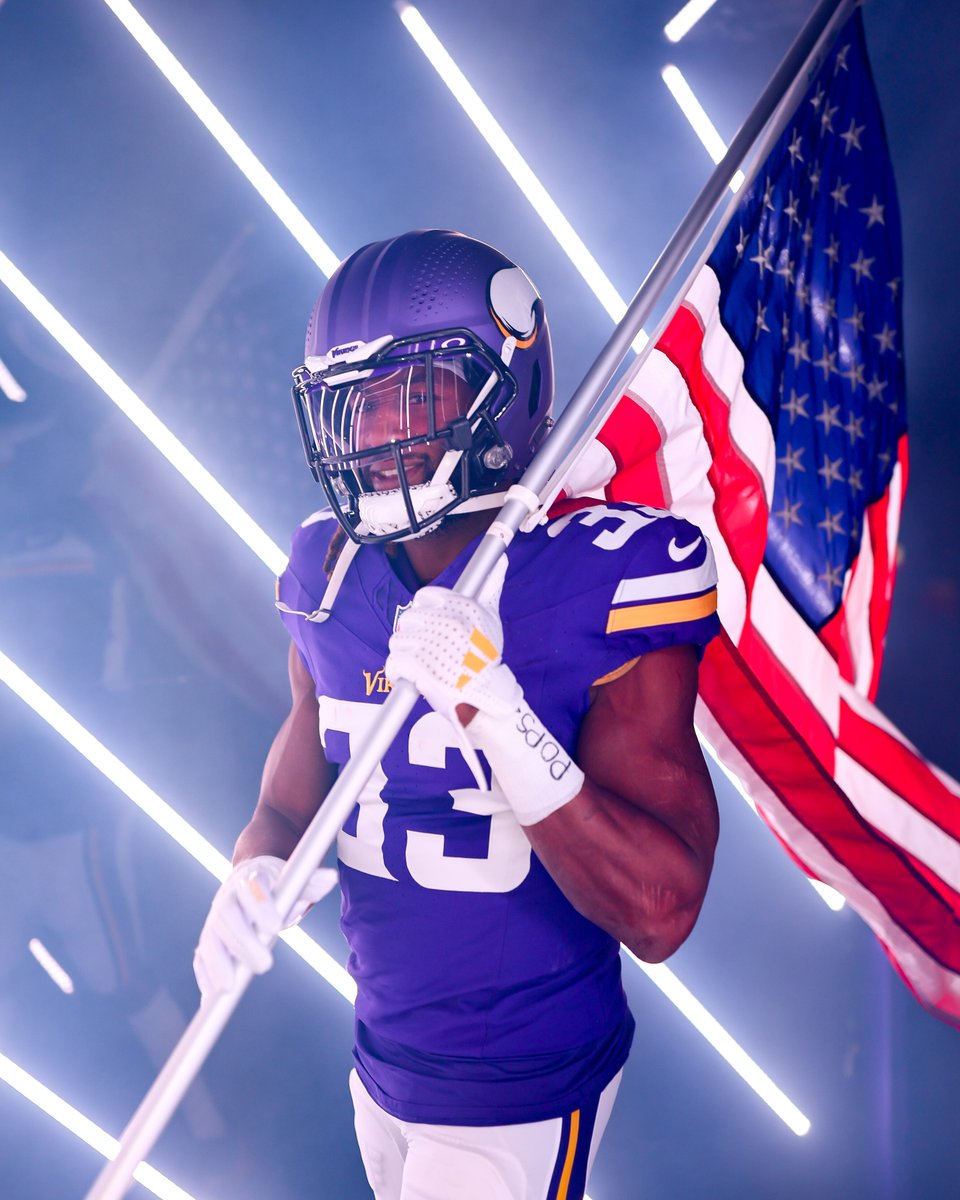 Vikings's tweet photo. .@Showtyme_33 has been named one of three finalists for the @NFL's @USAA Salute To Service Award.

📰: https://t.co/hEivyHyrbi https://t.co/KWHyASGxhD