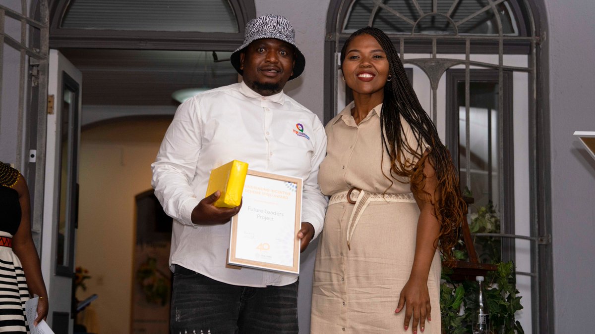 ScatRural's tweet photo. Future Leaders Project received the Best Fundraising Incentive Scheme Award (FRIS) award at our 40th anniversary celebration. FRIS rewards #scatgrantees for successful #localfundraising. Musa Baloyi, manager of the project, accepted the award. https://t.co/G5mqSoRJO5