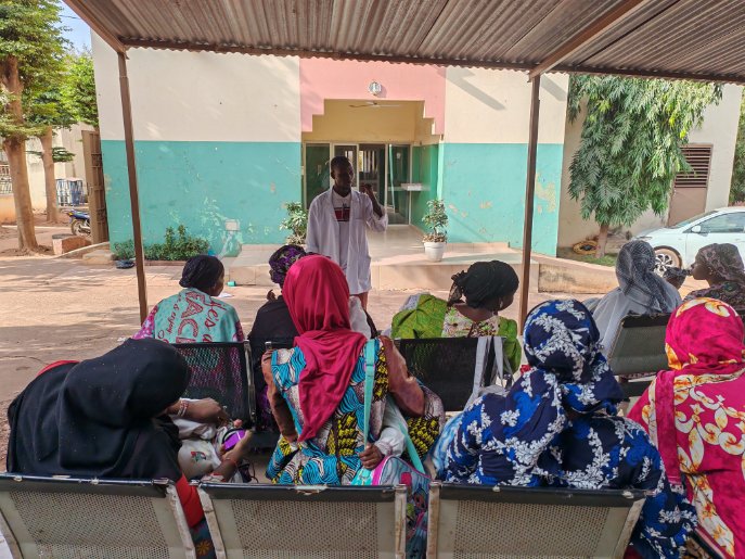 MaliAsemp's tweet photo. L’équipe du Programme Pied Bot sensibilise les parents sur le soin des #plâtres et l’utilisation des #attelles. 

@miraclefeet 
@IowaBrace 
@GlobalClubfoot 
@MSDS_Mali https://t.co/sGuLHU1s9Z