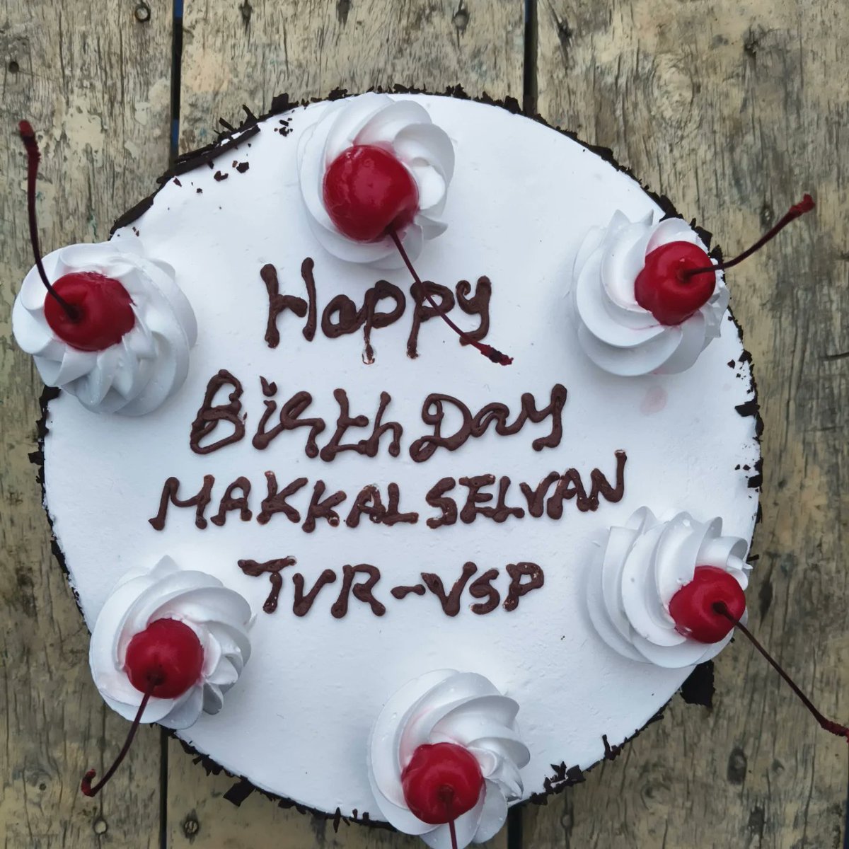 BaraniMsvs's tweet photo. Happy Birthday Anna @VijaySethuOffl 

@kumaran_VSP @Ramana_vjs23 @TIRUVARUR_VSPFC @manida0143 
#MakkalSelvan #VijaySethupathi https://t.co/YbsqNvsXOC