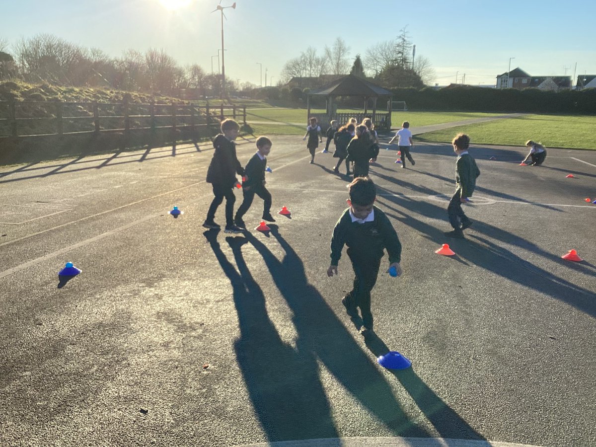 GatesWoodpecker's tweet photo. ‘You don’t fight fire with fire, you fight. Fire with water.’ Today during our Commando Joes session we have been focusing on teamwork skills and communication skills to put out the fire in London! #commandojoes #RESPECT #greatfireoflondon https://t.co/C8GWdF0WzZ