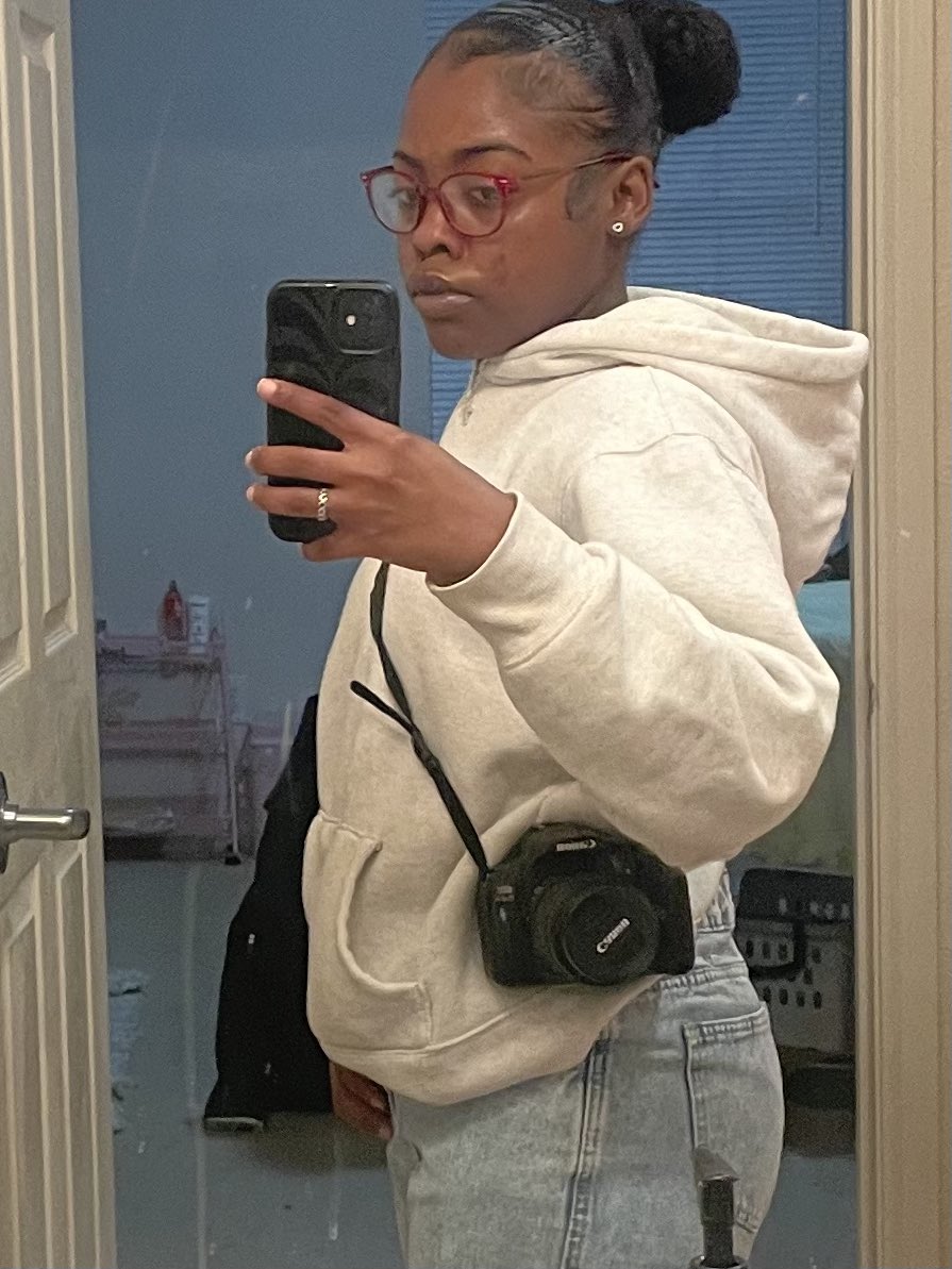 itstrinityamil's tweet image. my two personalities. #nolabel