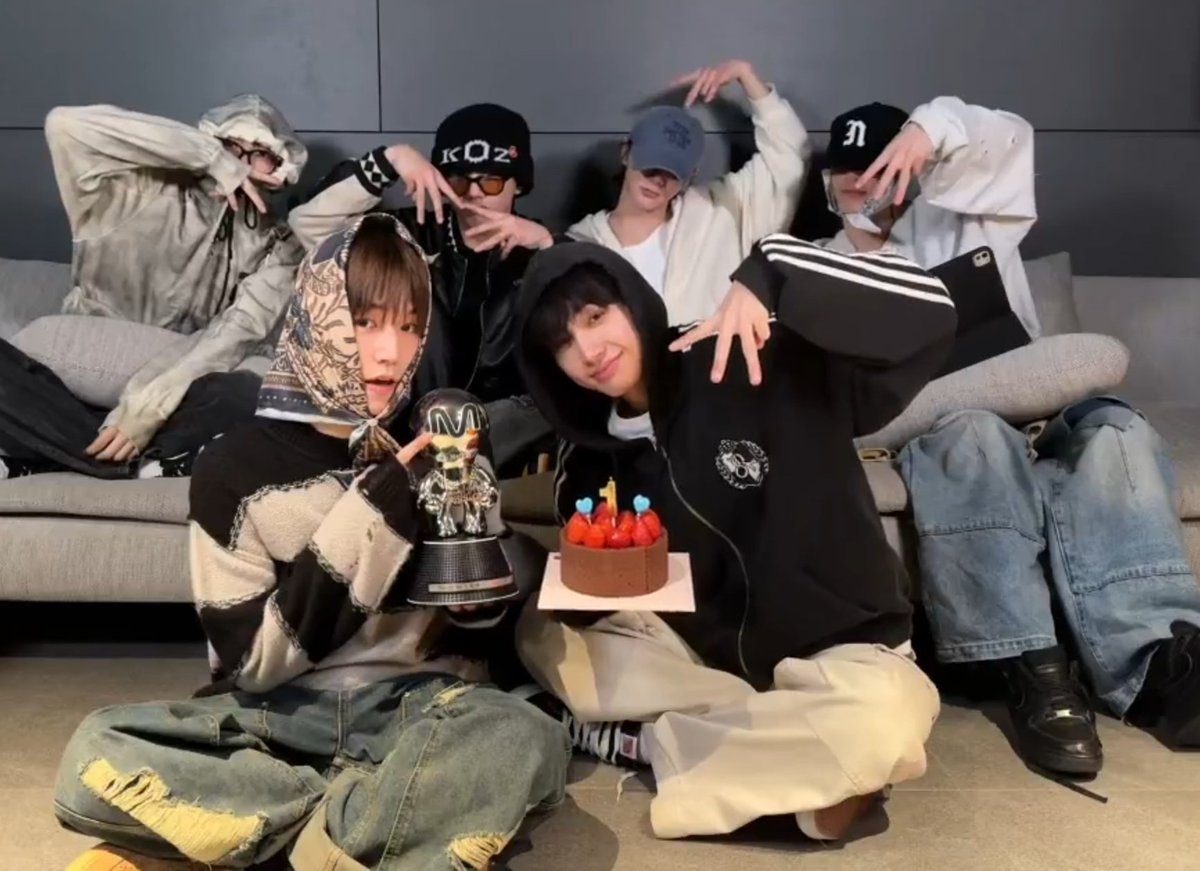 _tae_san's tweet photo. 사랑해내똔개들 https://t.co/cu65iOjUJN