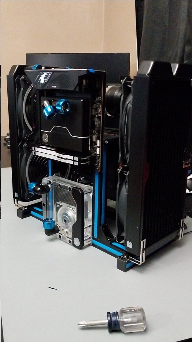 BrownEyeBooper's tweet photo. Ain't posted my custome projects in a bit... I'm back at it though. I started streaming PC stuff early every Saturday and Sunday morning. I play games afterward.

 Stop by sometime and check it out if you're an early bird! Streams start around 5 AM CST https://t.co/EsttluBo9z