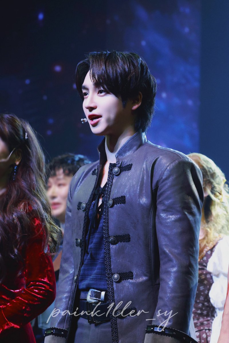 250102
블러디러브 커튼콜

#THEBOYZ #SANGYEON 
#더보이즈 #상연 
#ジュヨン #サンヨン