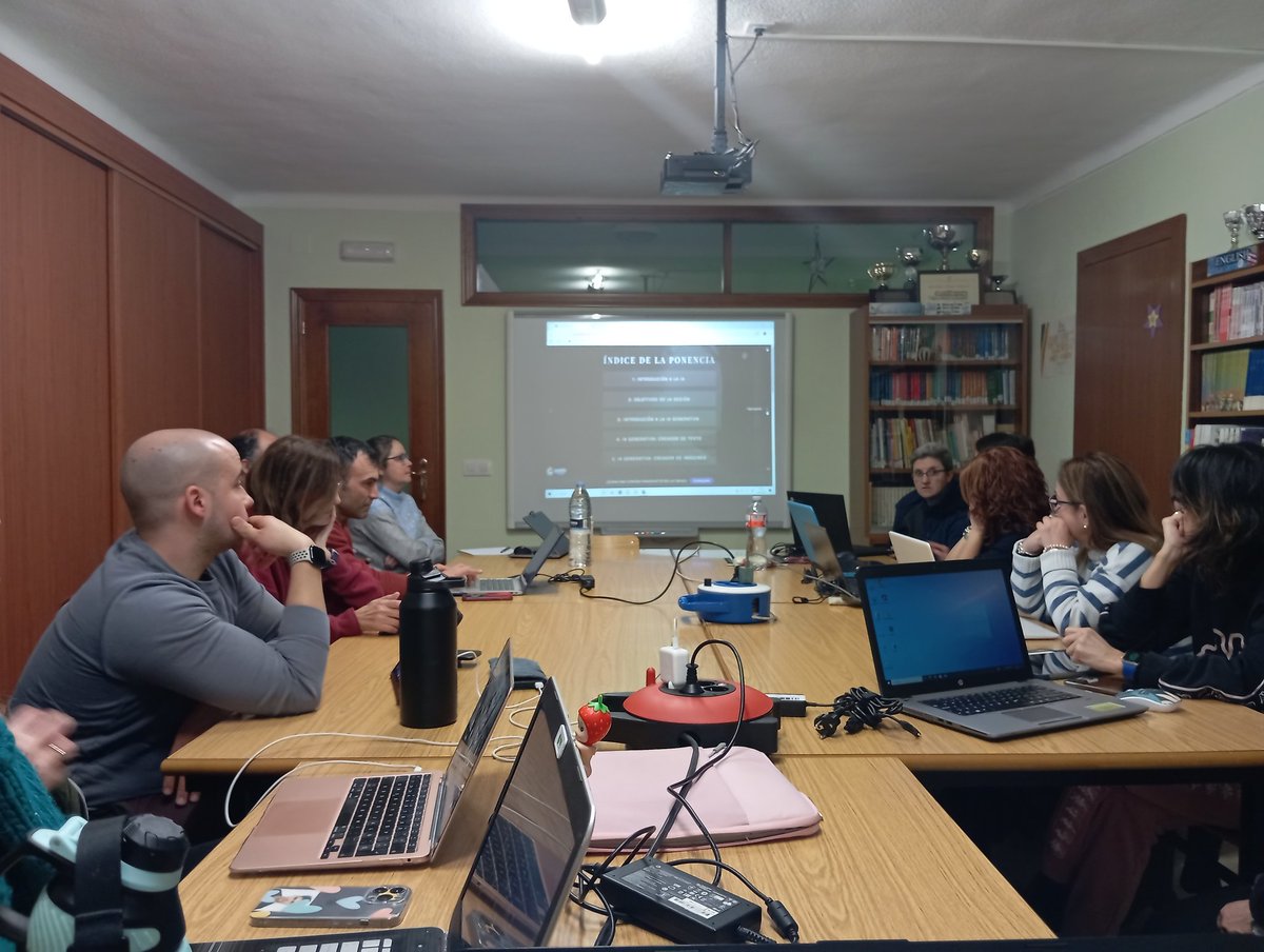 En Misioneras de la Providencia de Ciudad Rodrigo con Alfredo Caballero nos formamos en IA aplicada al aula. <a href="/educacyl/">Educación JCyL</a> <a href="/CFIE_CR/">CFIE Ciudad Rodrigo</a> #formaCyL