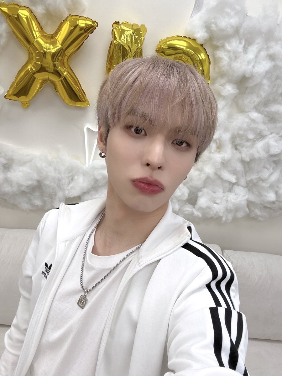 CIX_twt's tweet photo. 잘자😴💙

#CIX #FIX #BX #이병곤 #병곤 #평픽사💙 https://t.co/sUwUpZ5Phh
