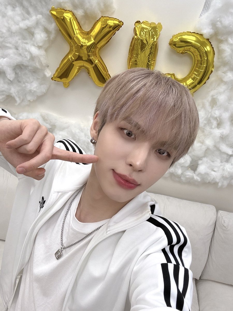 CIX_twt's tweet photo. 잘자😴💙

#CIX #FIX #BX #이병곤 #병곤 #평픽사💙 https://t.co/sUwUpZ5Phh