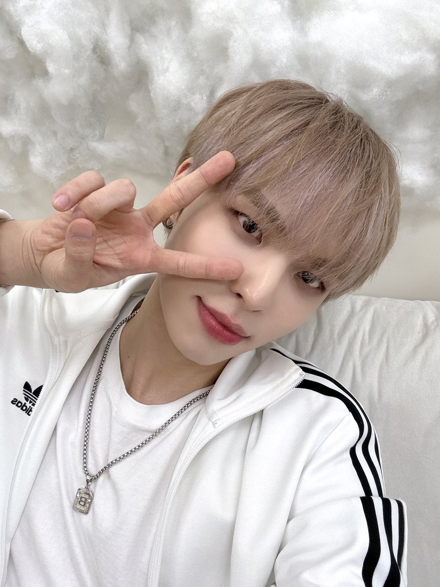 CIX_twt's tweet photo. 잘자😴💙

#CIX #FIX #BX #이병곤 #병곤 #평픽사💙 https://t.co/sUwUpZ5Phh