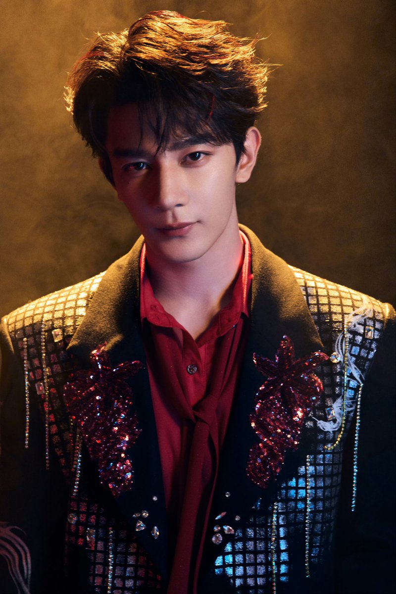 rqttdbnt's tweet photo. 20250116 XiaZhiGuang studio weibo update

Wearing gold mang clothes, just like the dawn of the sun

#XiaZhiguang #夏之光  #Guangjie #Lanjiu #光捷 #澜久 #TheSpirealm #致命游戏 https://t.co/VNPOIwZIEp