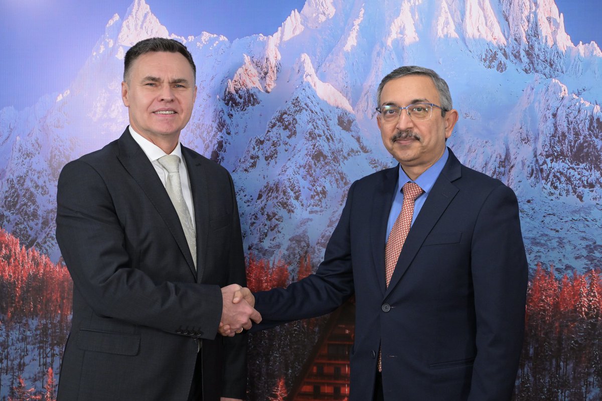 RobertMaxian's tweet photo. Embassy organized on 14 January #statereception on the occasion of the 32nd anniversary of the #establishment of #Slovakia. #Chiefguest @Tanmaya_Lal Secretary (West) appreciated the strenthening of 🇮🇳🇸🇰 relations and people to people contacts. https://t.co/A6gxkyONsP