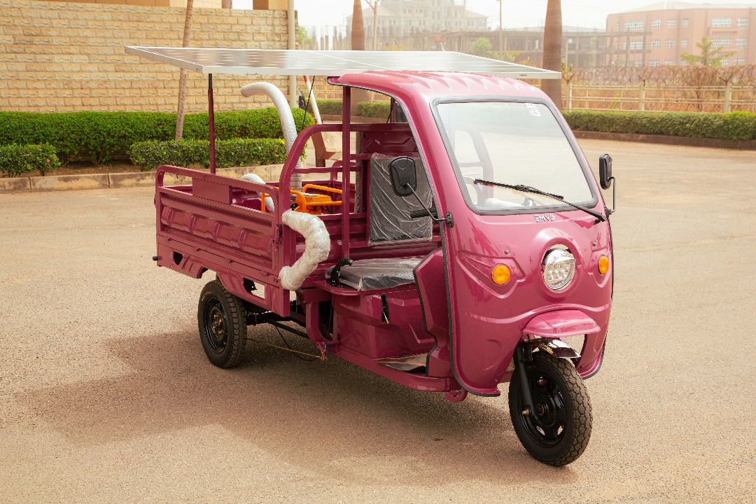 sunlightpump's tweet photo. If you can't afford your own solar pump, you may be able to hire an irrigation service provider! 🛻🌞

Such services may be operated by irrigation start-ups, water user associations, or even female drivers of the "Pink Riders" program in Nigeria with this design by @asolarNg. https://t.co/h6Uh1fcrVW