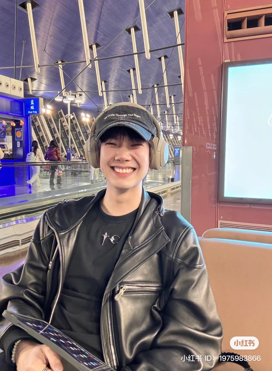 Build_FamilyFC's tweet photo. Build金建成 updated [16012025] Shanghai🇨🇳~✈️ to Spain~ 🇪🇸

🔗 https://t.co/8mLZGNxSEL

#BuildJakapan @JakeB4rever 
#Beyourluve https://t.co/sfGS1CmiNz