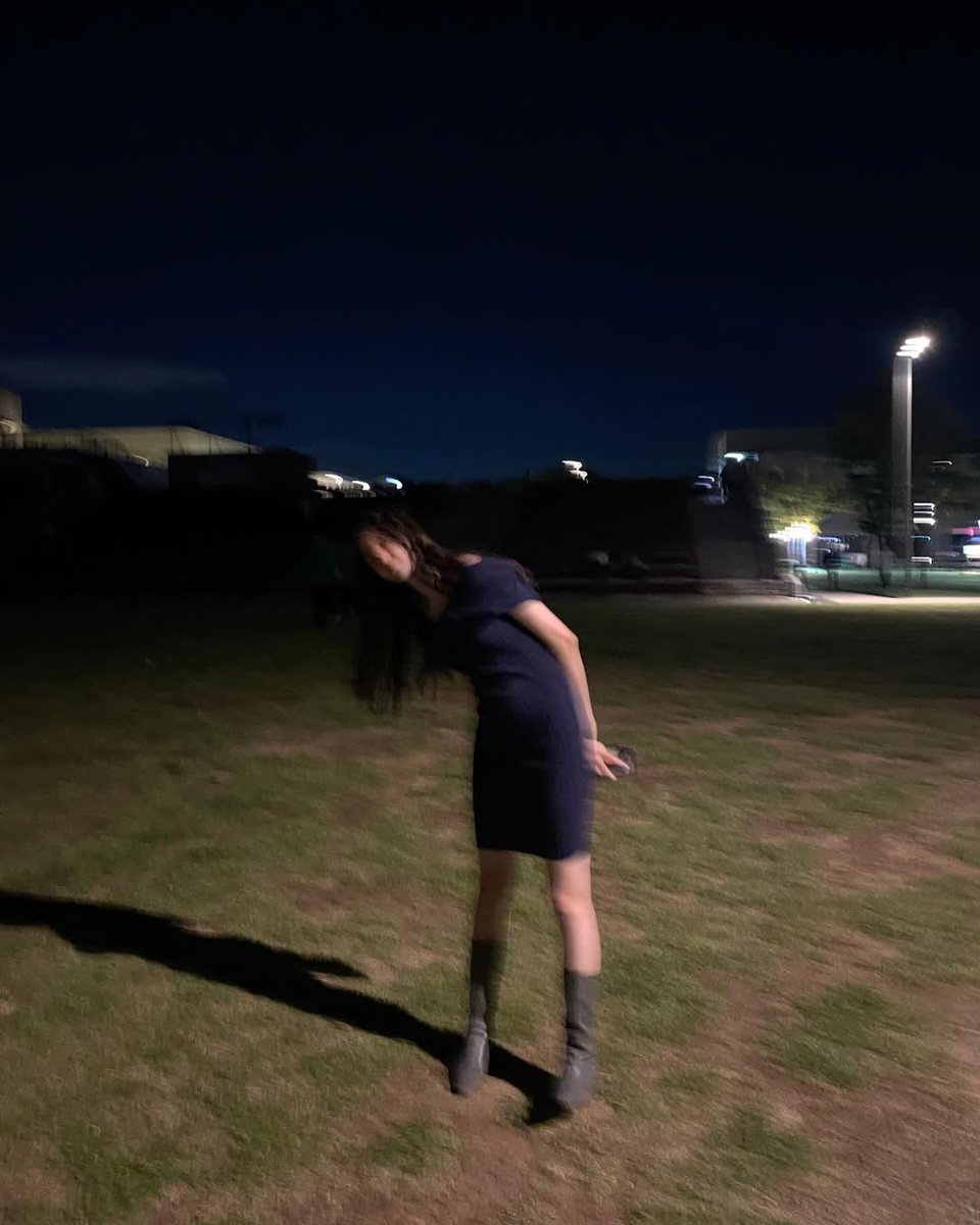 suhyunnr's tweet photo. 밤의 고요함에 빠져서.. ”  ️️ ️️️The world around her fades into a blur, creating a serene yet slightly eerie atmosphere,  ♥︎ https://t.co/vBT5DruboD