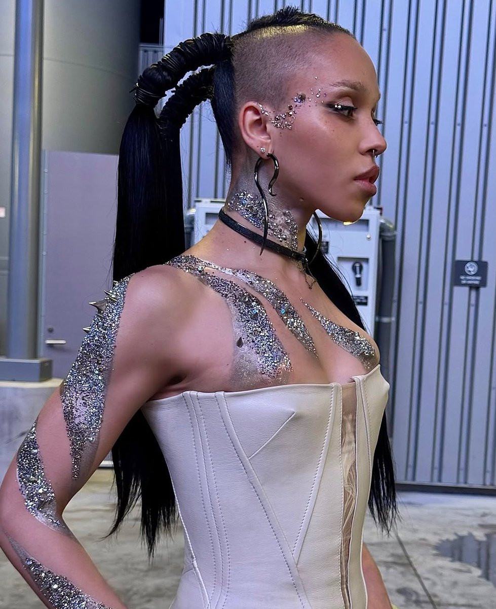 best of fka twigs tweet media